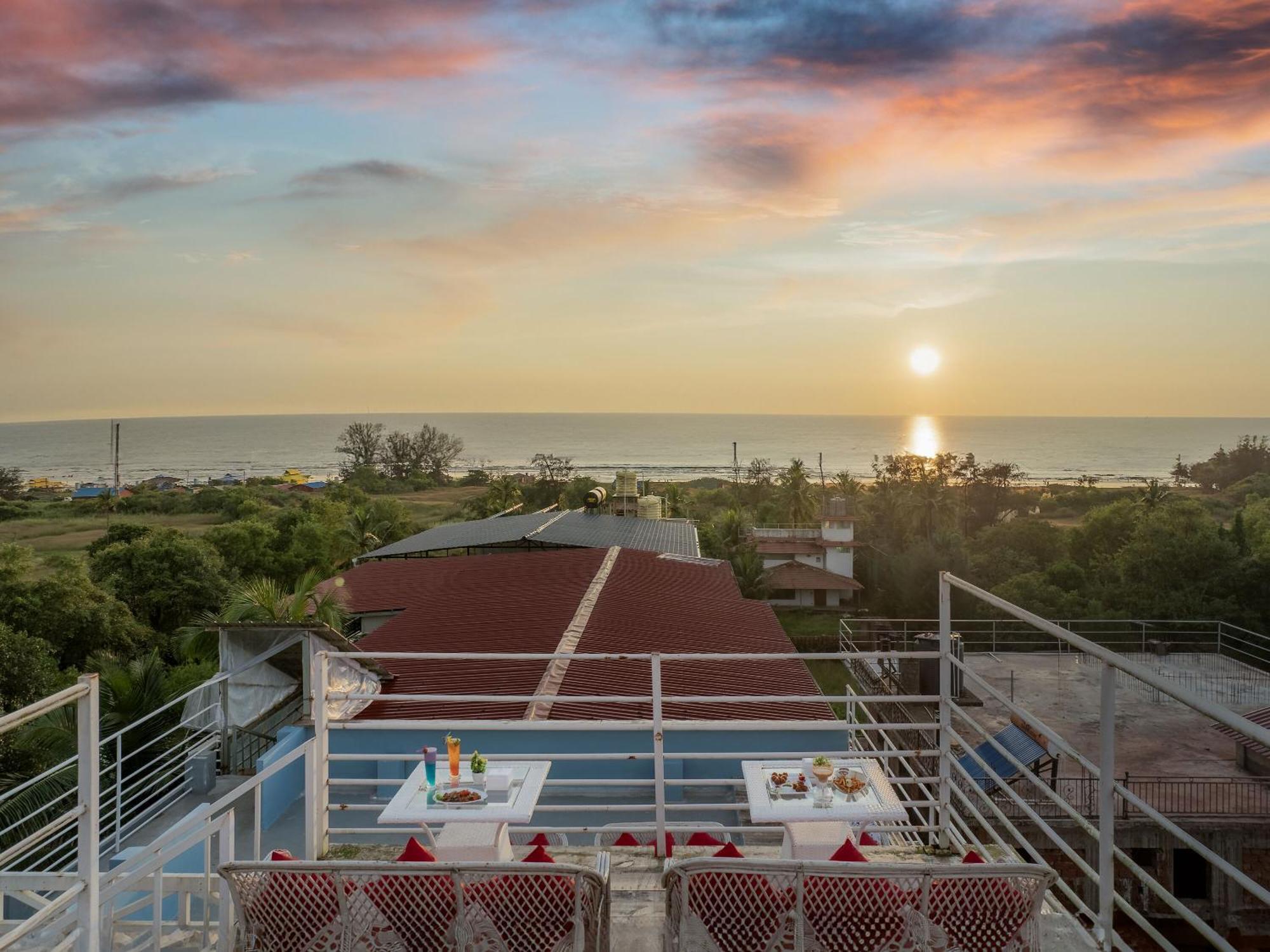 Отель Echor Samara Morjim Goa Sea View Restro Экстерьер фото